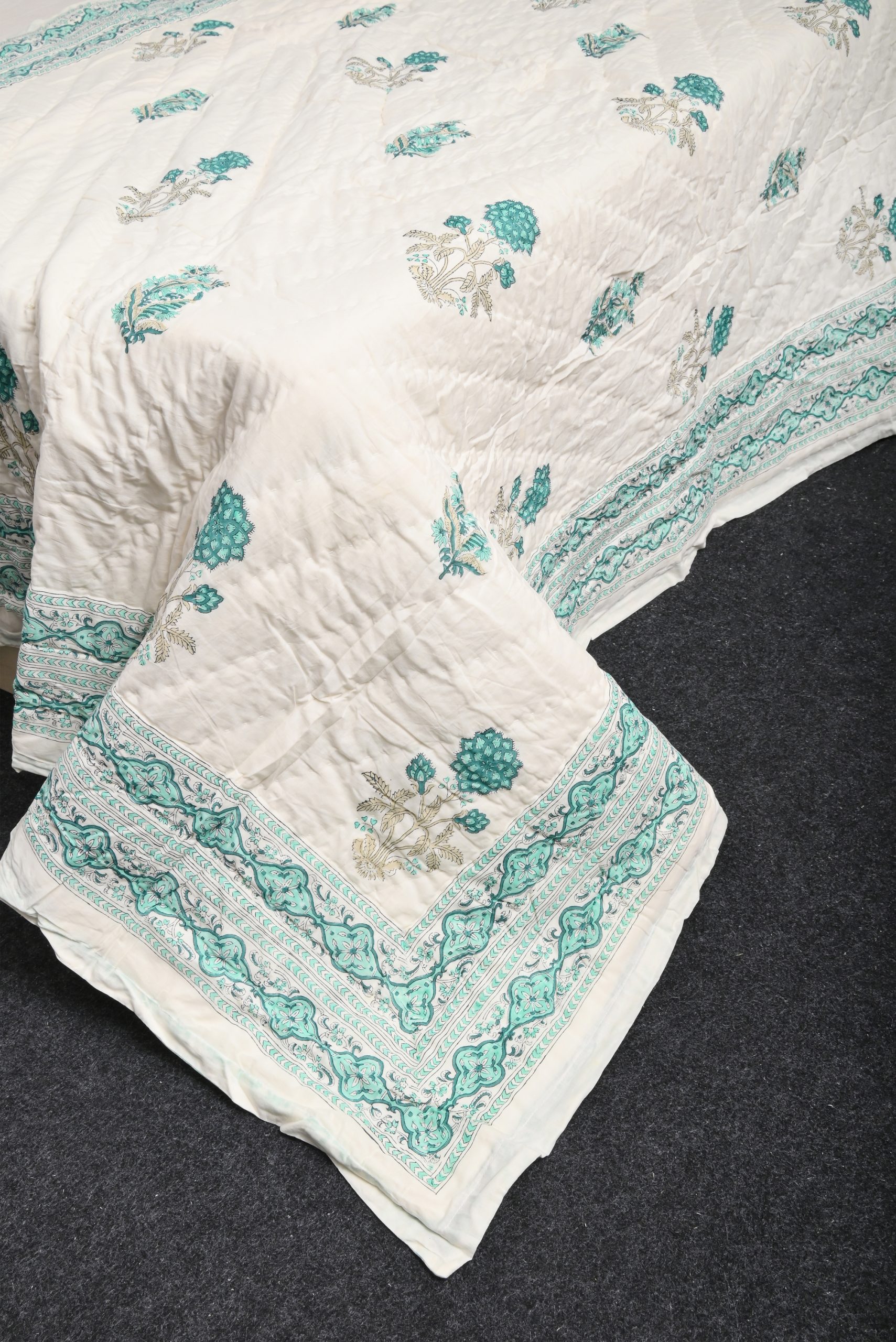 Snowdrop Block Printed Quilt - Image 4